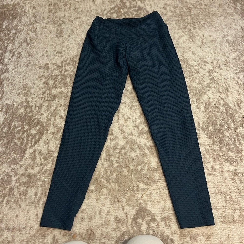 BBB leggings in navy blue/royal. One size fits all barely used